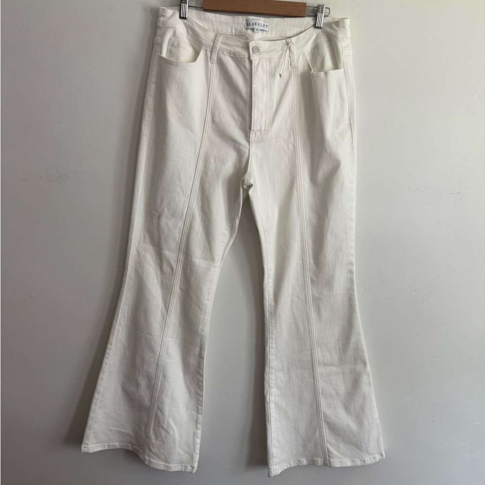 Blakeley White High-Rise Flare Stretchy Pants size 2x